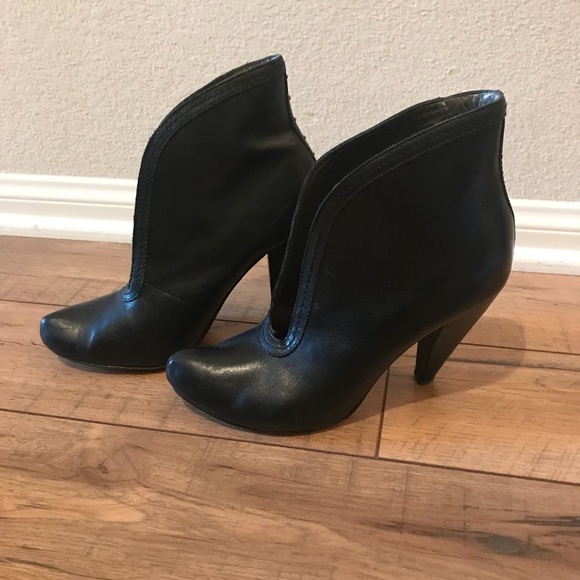 Seychelles Shoes - Seychelles Black Leather Booties - Size 7